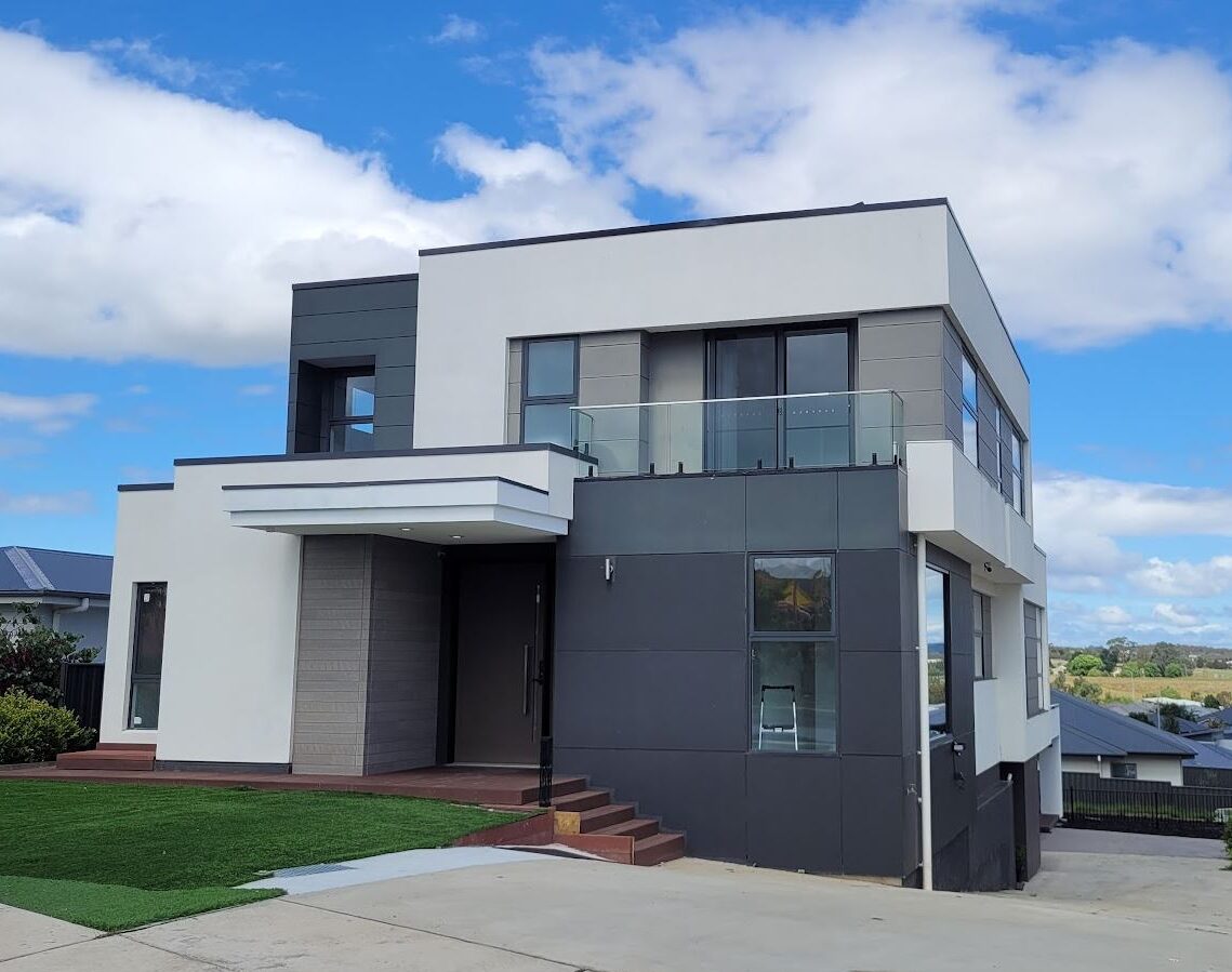 Modern residence in Moncrieff